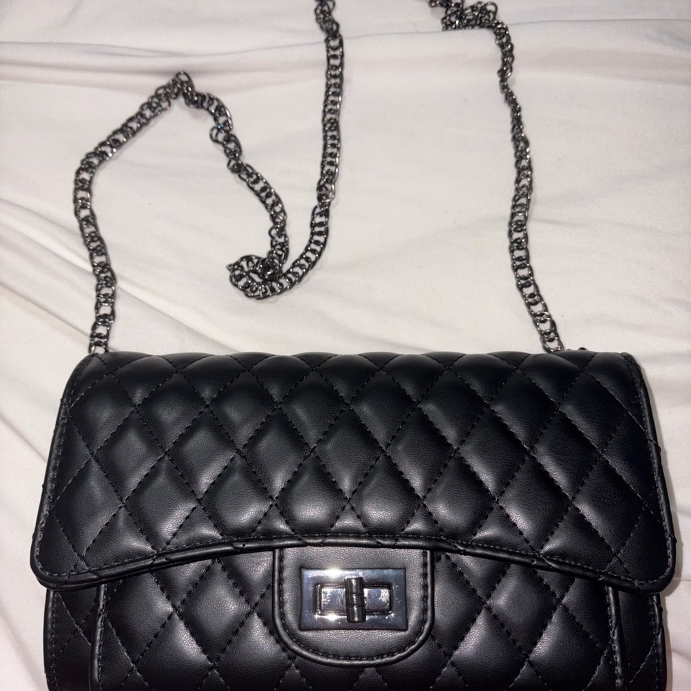 Elegant Black Quilted Chain Bag